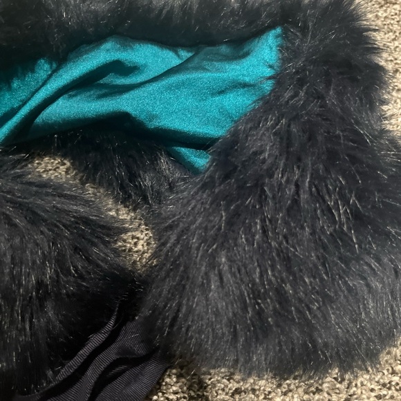 Fur collar with ribbon tie - Picture 2 of 6
